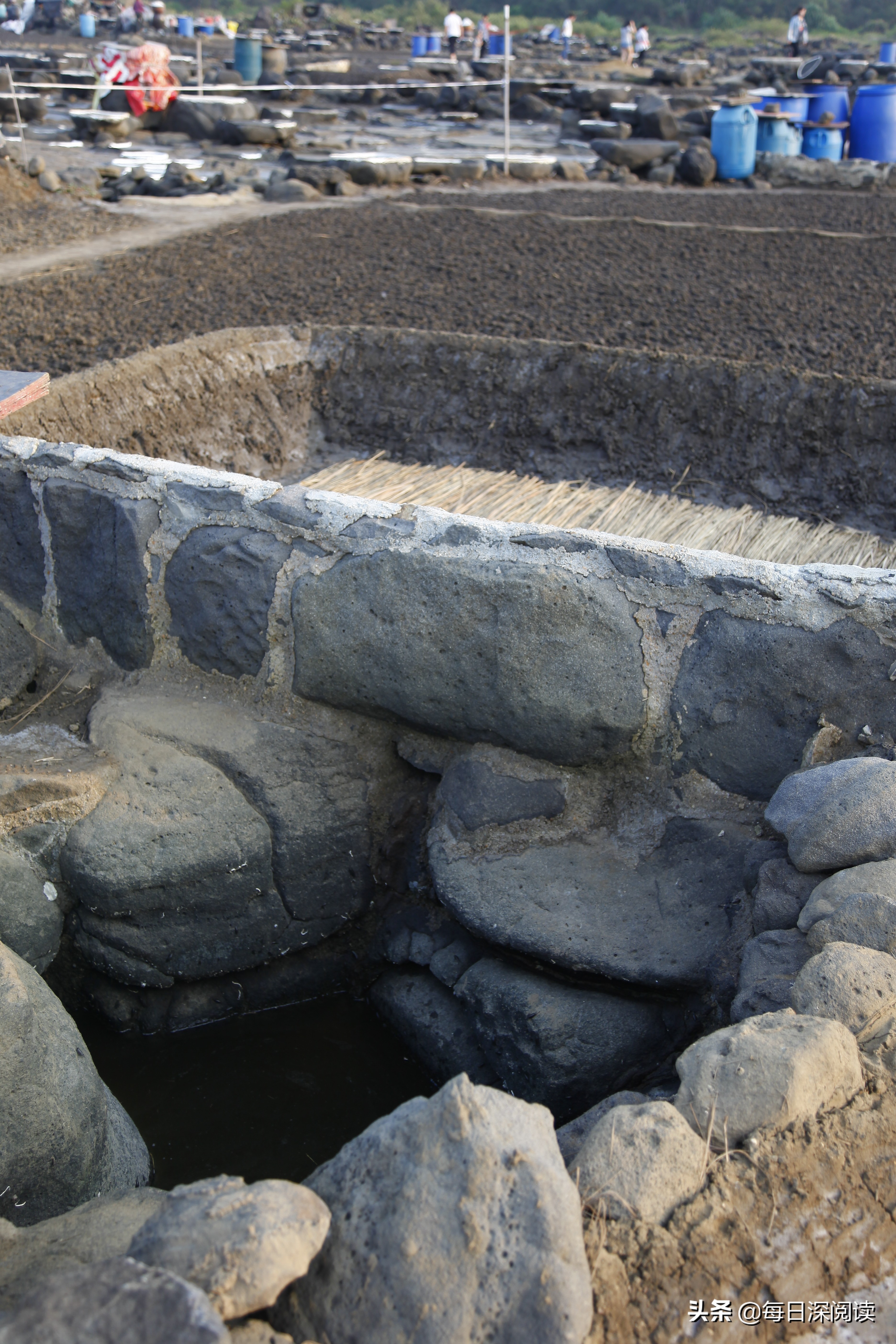 海南千年古盐田先民制盐活化石,千年古盐田晒盐全过程