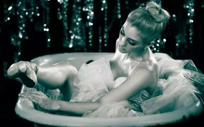 去死皮沐浴露带香味的,代购的大牌香水