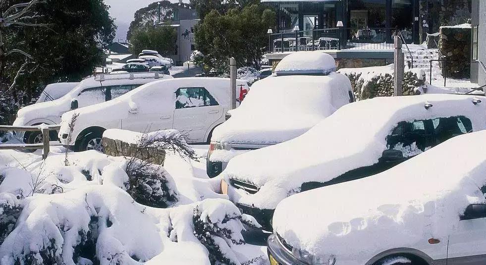 雪天车玻璃除冰方法,车辆下雪如何快速除冰