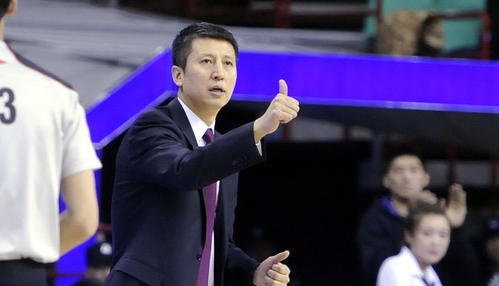 原辽宁队主教练杨鸣现在干啥,辽宁队主帅杨鸣被罚出场