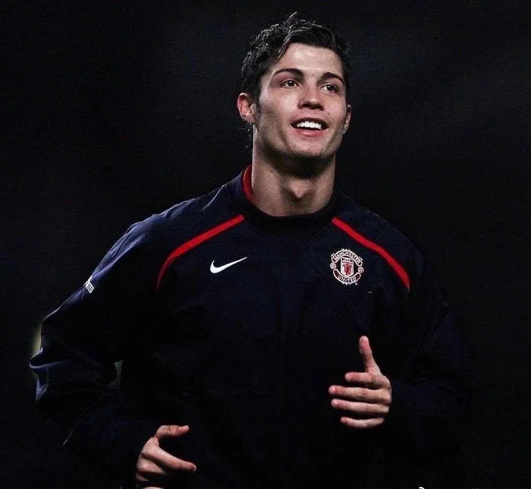 逗妹吐槽：C罗回曼联来养老？这明明是被啃老