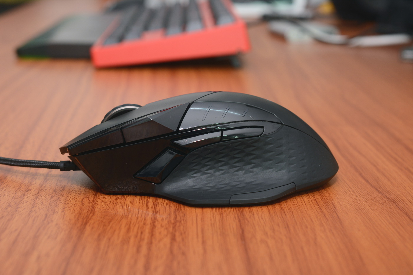 雷柏vt30幻彩rgb游戏鼠标 (雷柏vt300srgb鼠标)