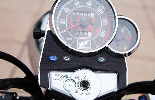 新大洲本田小型太子,外型漂亮还省油,150排量,仅售9900元