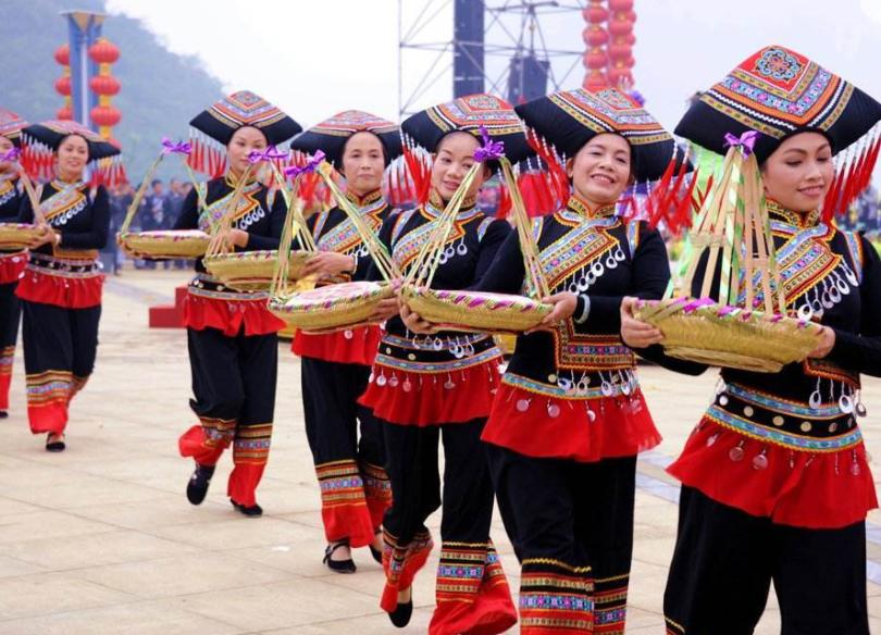 贵州人吃虫子宴,贵州人吃特色虫子的视频