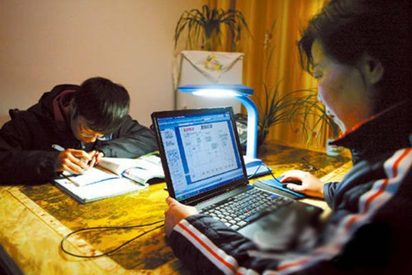 为什么家长陪读孩子动力越不足,陪读成绩好但条件不好还要坚持吗