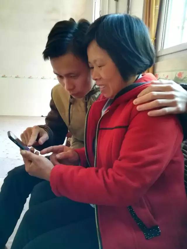 互联网攻陷中老年人群:奶奶抢红包,外婆学美图