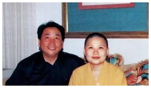 李娜退出歌坛的原因,唱青藏高原的李娜现在干什么