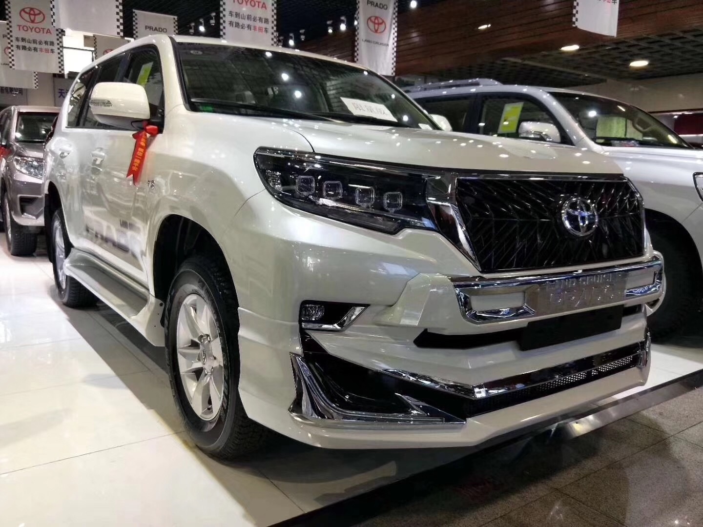 2009款中东版丰田霸道4000,2015款丰田霸道4000中东版配置