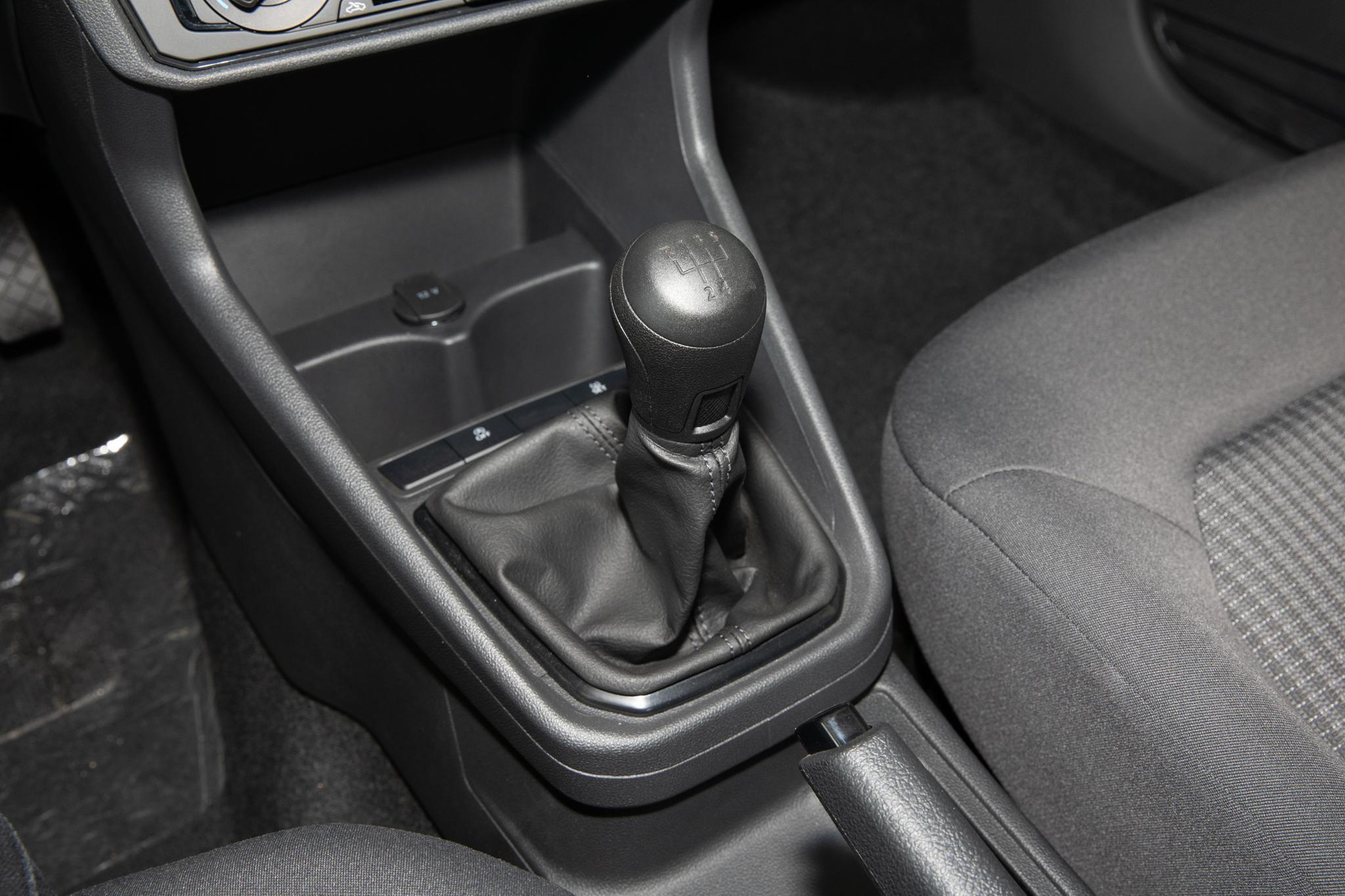 桑塔纳3000倒挡脱挡,桑塔纳倒挡掉挡怎么解决