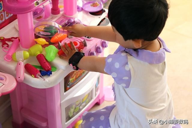 除了视频电话，还能提高孩子英语口语能力，搜狗糖猫儿童手表JOY2