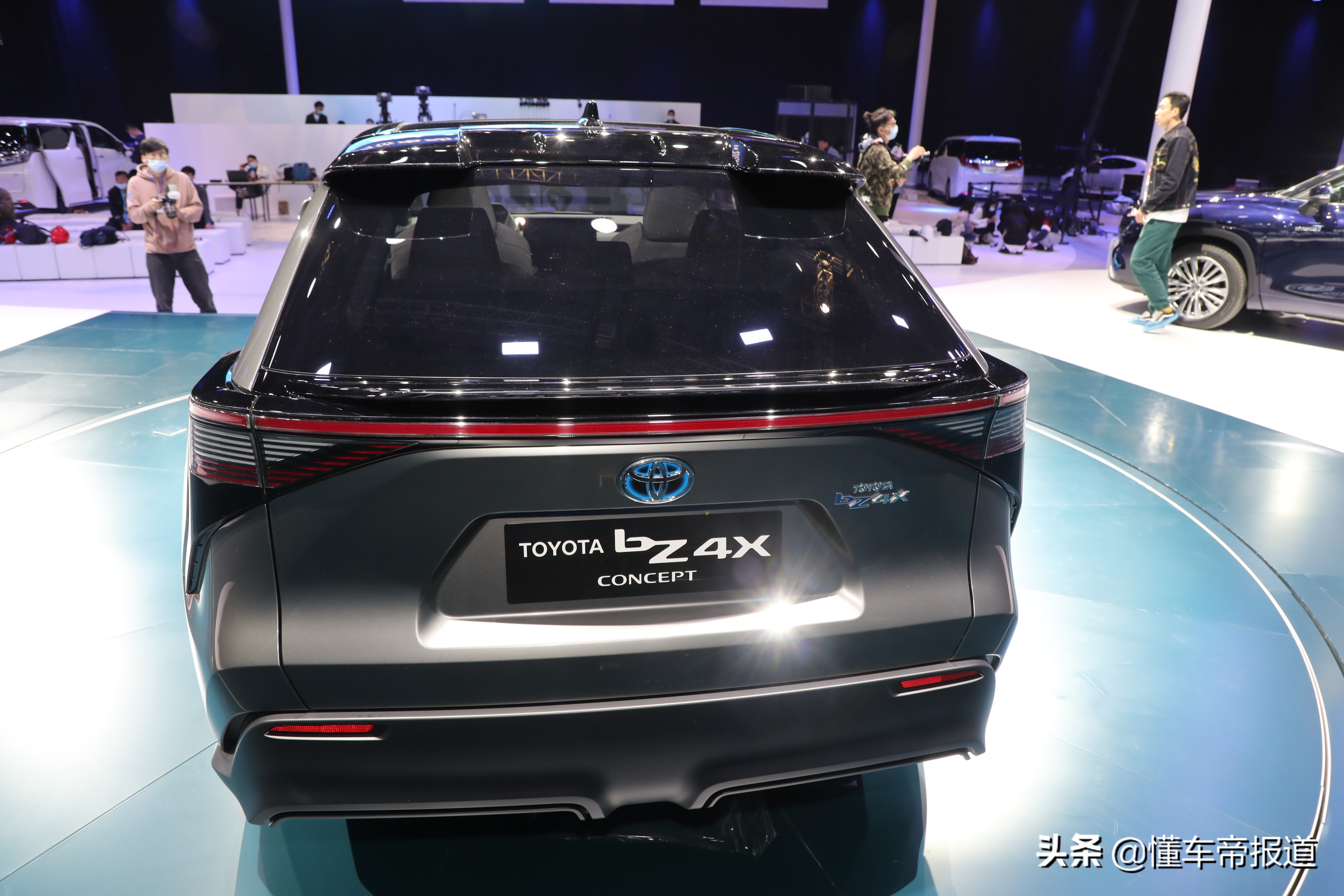 新车｜短悬挂长轴距，造型科幻！丰田纯电SUV概念车亮相上海车展