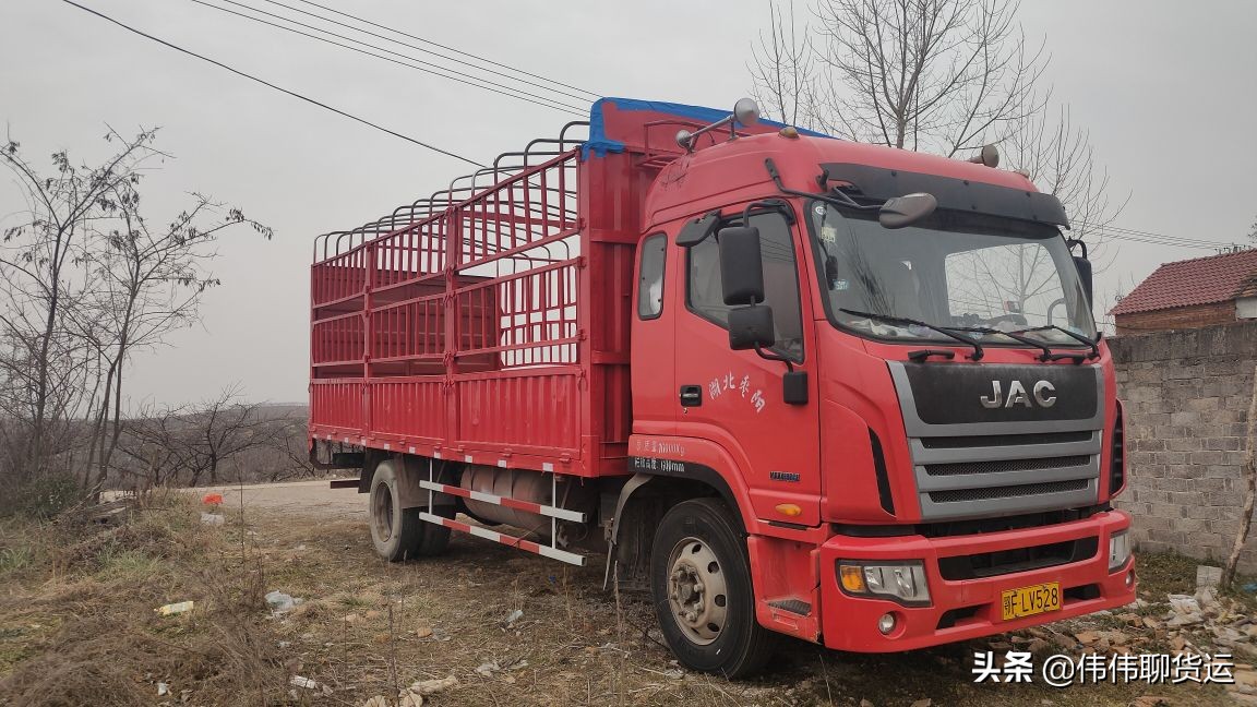 富士康打过工,做生意亏10万,32岁开卡车,依然笑对生活