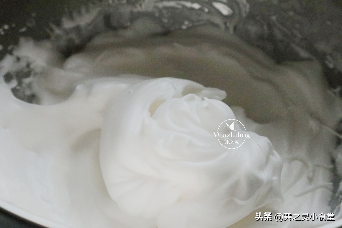 做好的蛋糕有点硬怎么回事,为什么做的蛋糕塌陷和不蓬松