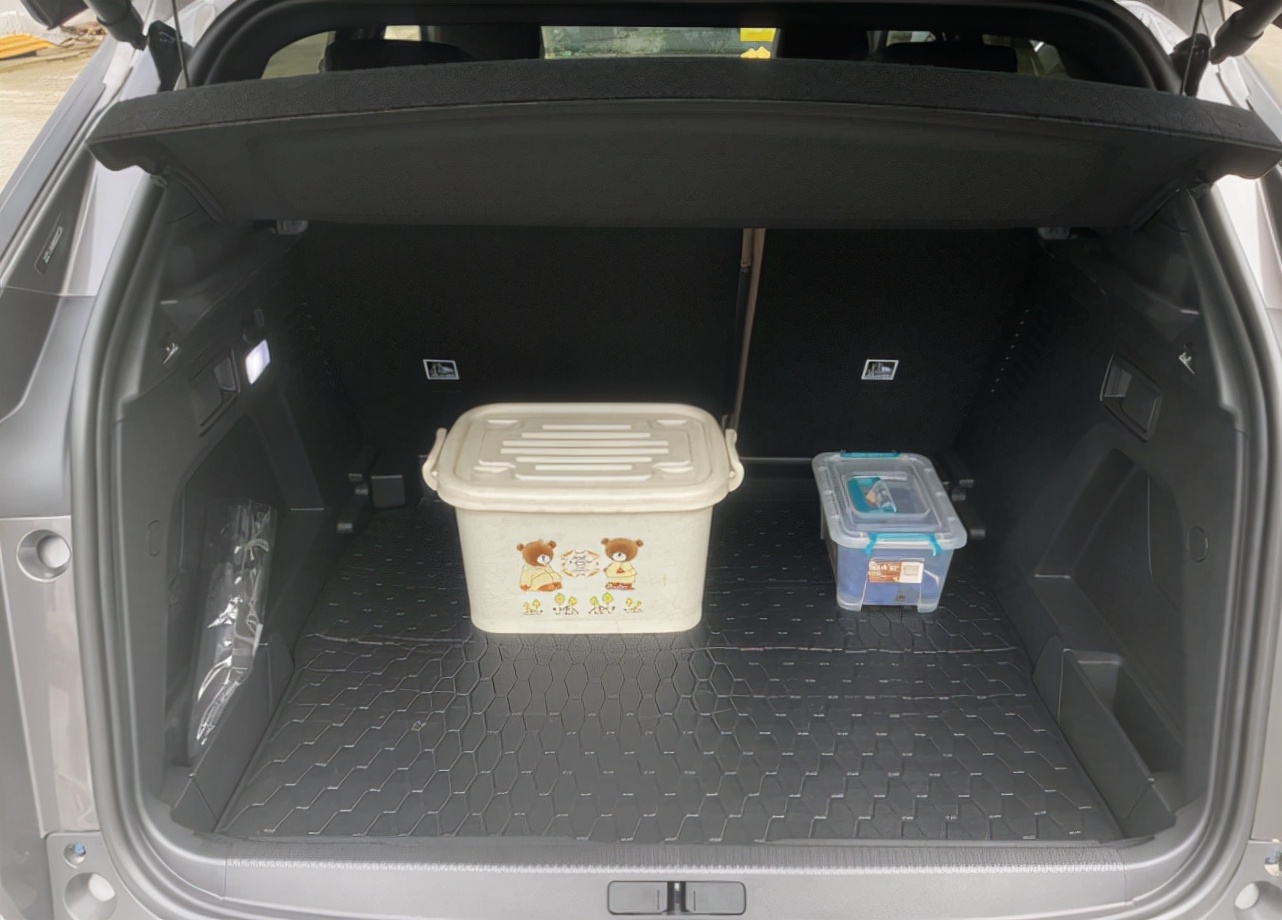 大众途岳各款对比,开完大众朗逸再开日产轩逸