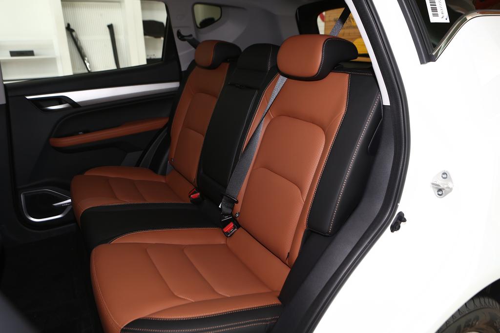 空间大到极致,空间大到夸张的车