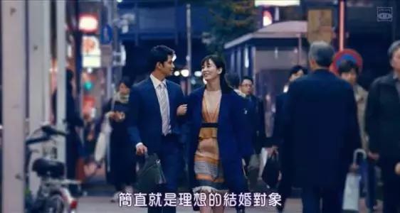 女子月薪四千买2万的包被丈夫痛骂！住城中村背LV的深圳人怎么说