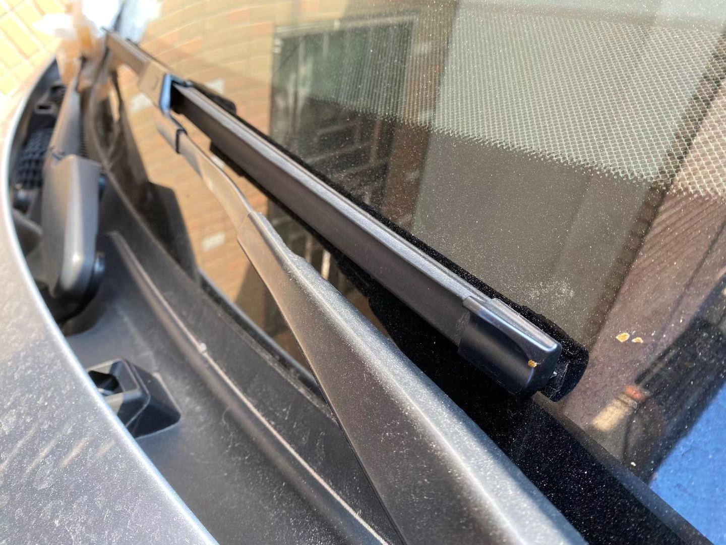 小方法解决雨刮异响,用沙子如何修复雨刮