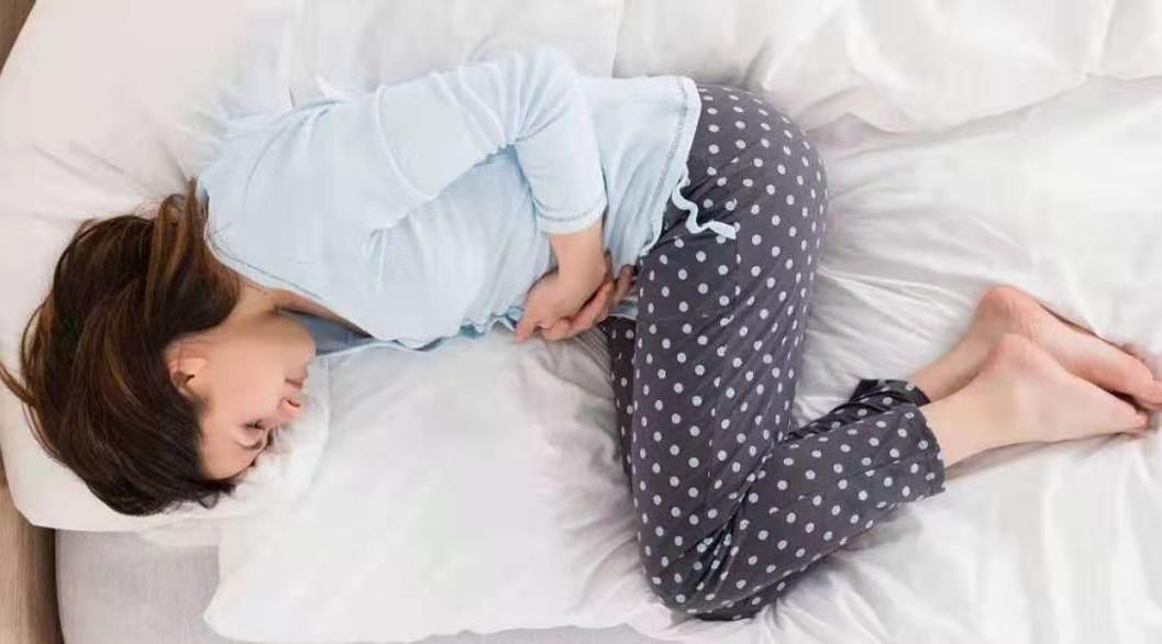 辟谣：同房时使用避孕套对人没伤害？妇产科医生：它会伤害8%的人