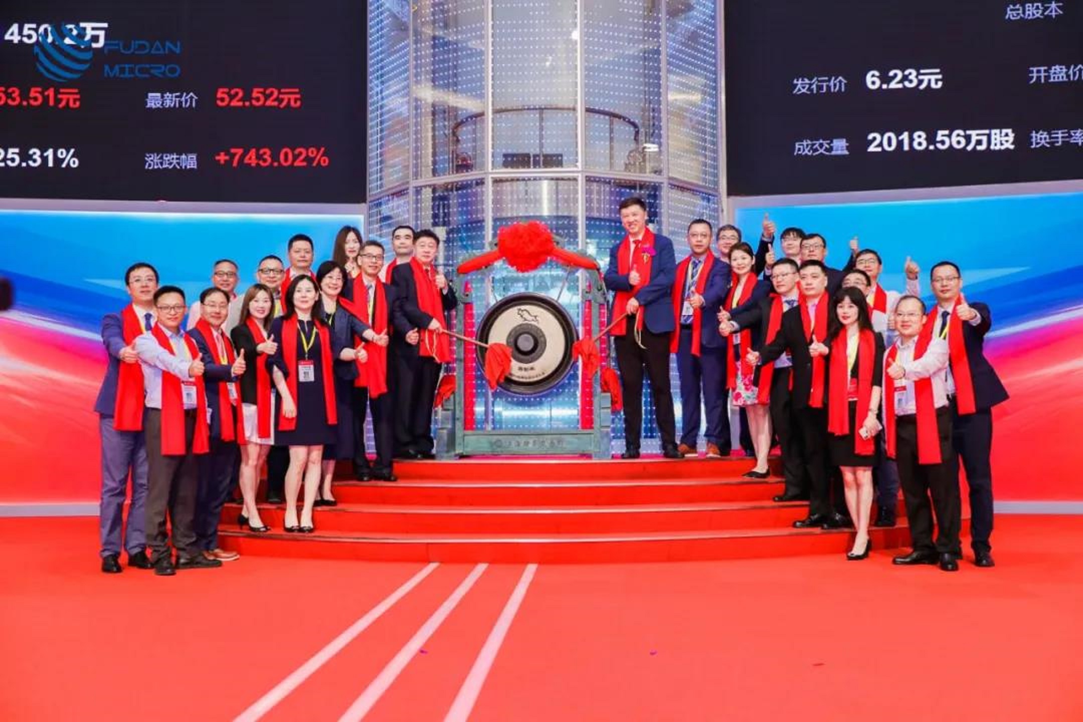 江苏无锡一匹藏市“大黑马”：69岁IPO敲钟，执掌449.44亿帝国