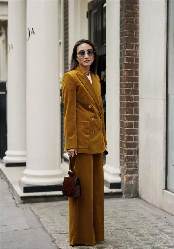 今日份博主穿搭风推荐简单且纯粹,各种类型都能驾驭的穿搭博主