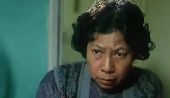 还记得“神婆专业户”罗兰吗？85岁的她如今过得怎么样