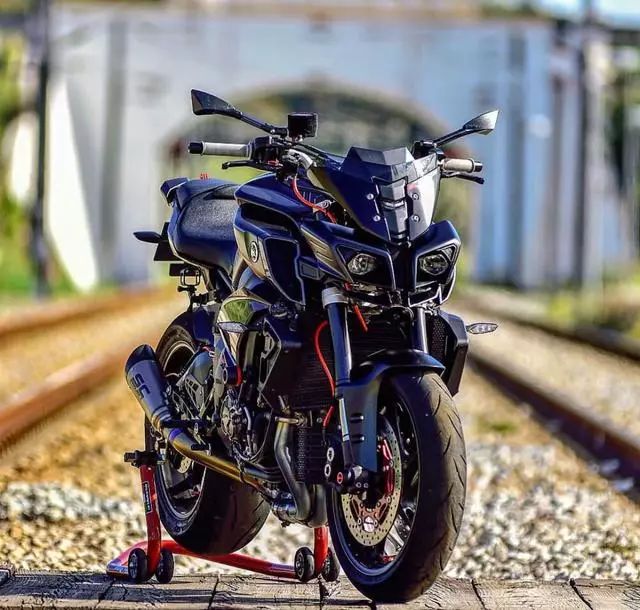 雅马哈街车mt-10加速测试,雅马哈mt-10照片