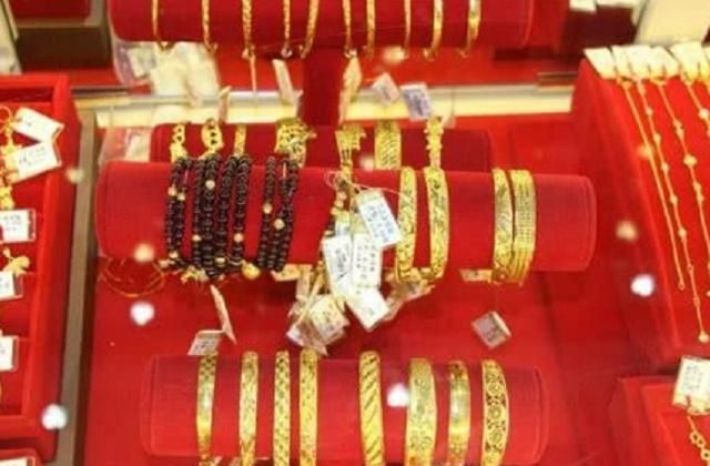 去金店以旧换新时,谨记“3不要”,多亏行内人提醒,差点吃亏