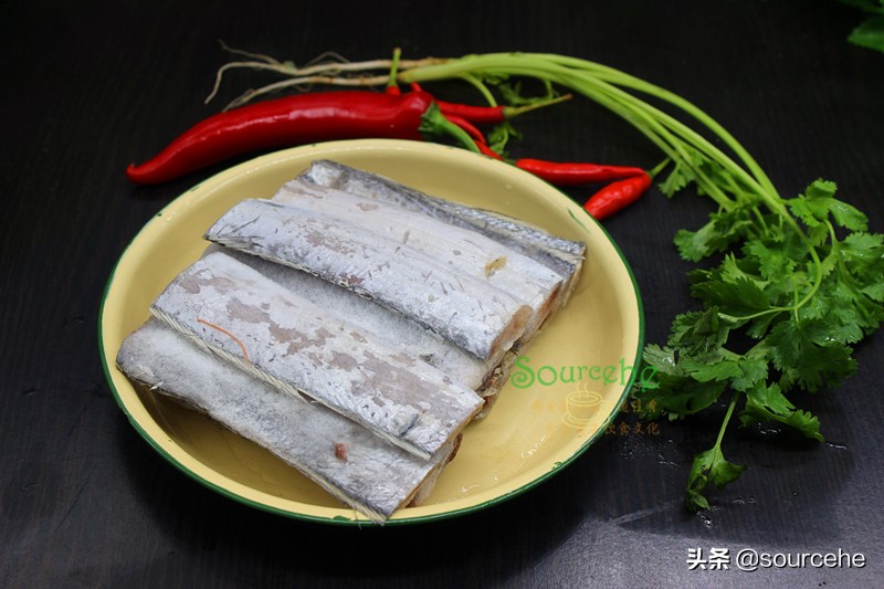 红烧带鱼带汤汁,红烧带鱼怎么去除腥味