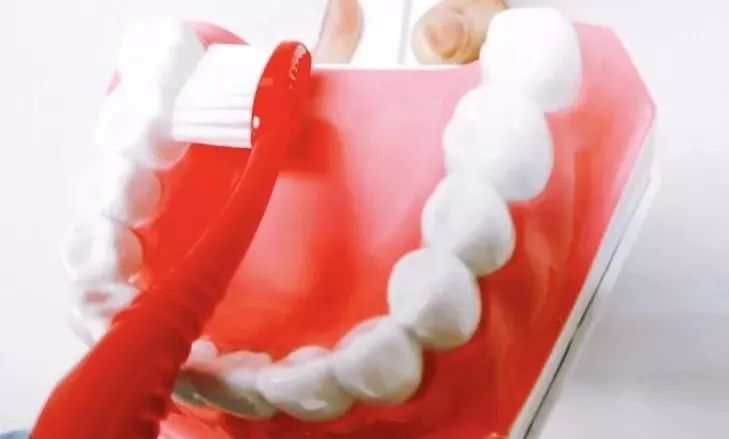 有牙周炎又有蛀牙怎么办 (牙周炎满口蛀牙还有救么)