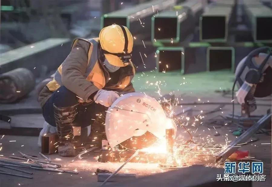 在这场战疫中我们看到了什么,这场战疫不要忘记这些勇敢的身影