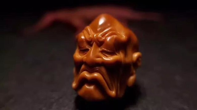 核雕留原皮,核雕留刀痕