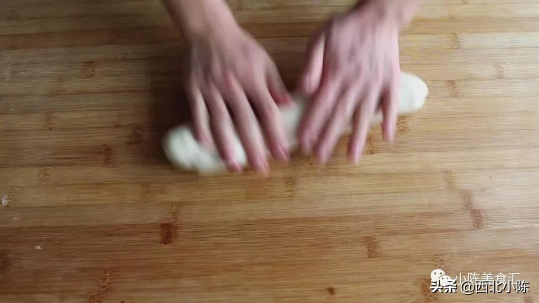 美味营养早餐“手抓饼”终于可以在家做了，按照方法操作特别简单
