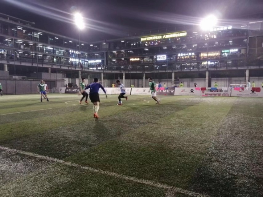 如何踢球可以不交钱,如何不花钱买到一个足球