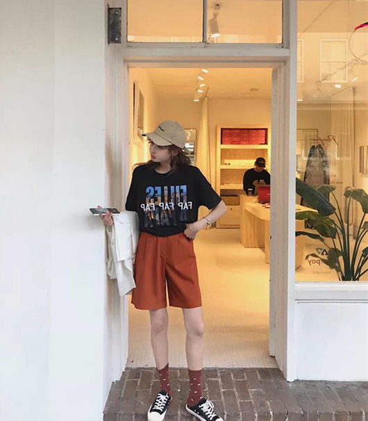 大腿粗就别穿超短裤了，不妨来条五分裤，孙怡乔欣尤其喜欢