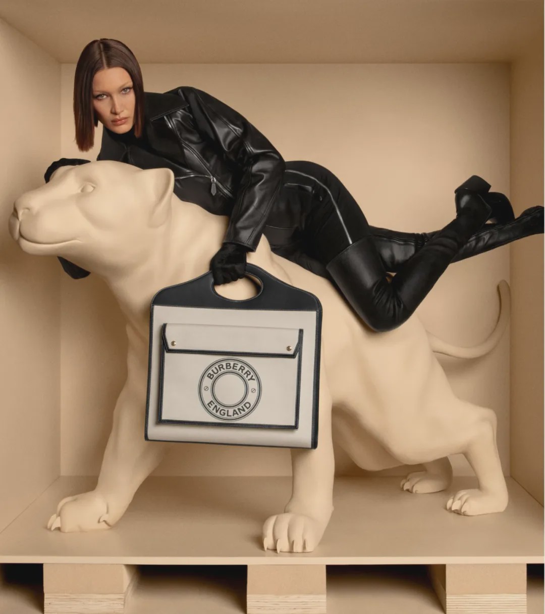 dior璞圭汗鐨崏,dior璞圭汗濂抽瀷