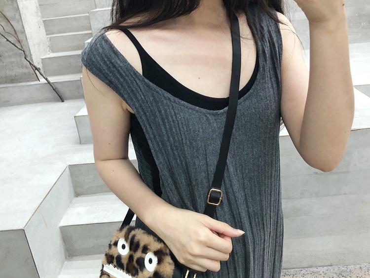 穿上即陷进柔软的「纸片人」背带裤,一封写给夏天的慵懒情书