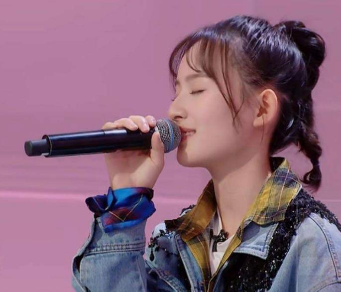 现在的00后都这么厉害么！刚获得选秀冠军，就敢在NASA唱原创歌曲