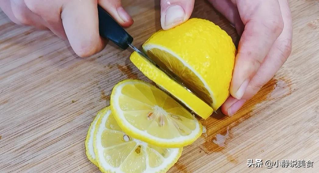 刘雯又美又飒,刘雯瘦到惊人