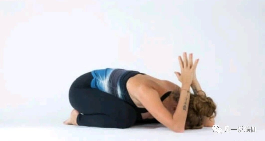 瑜伽婴儿式怎么会弓背,瑜伽婴儿式坐不到脚跟