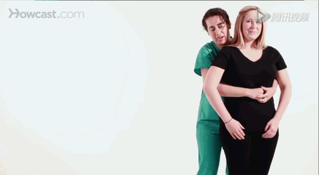 小孩吃东西呛到的最快解决方法,宝宝吃东西噎到急救视频