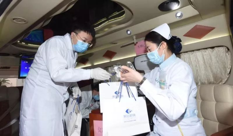 眼镜人在行动|疫情下的「空城」重庆,爱心在蔓延