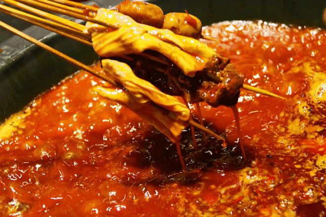 “蓉漂”新创意！成都串串和披萨擦出“爱的火花”