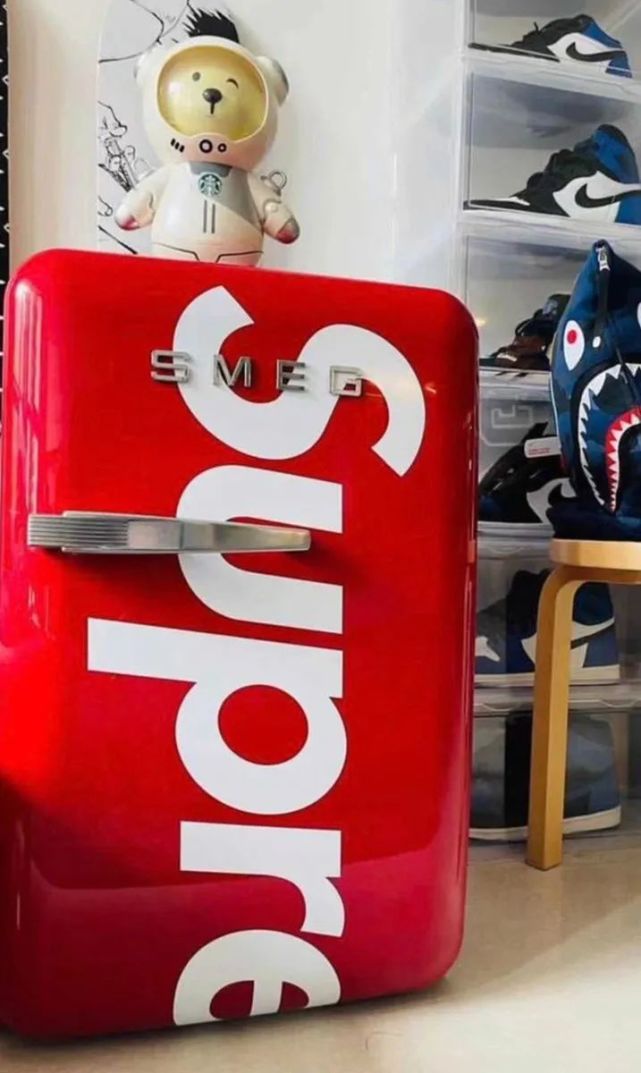 贵的吓跳王嘉尔？Supreme联名冰箱明日发售！只有2000台？