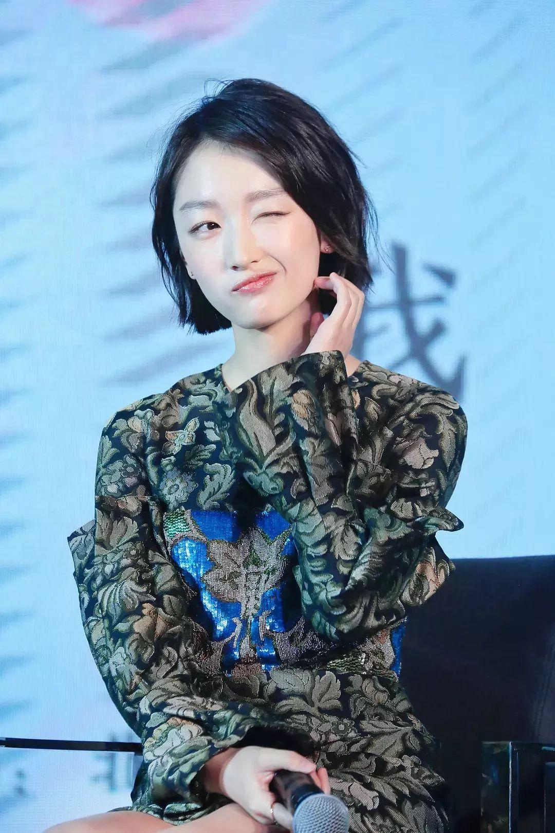 周冬雨双料影后背后的男人们,周冬雨双料影后背后的男人是谁