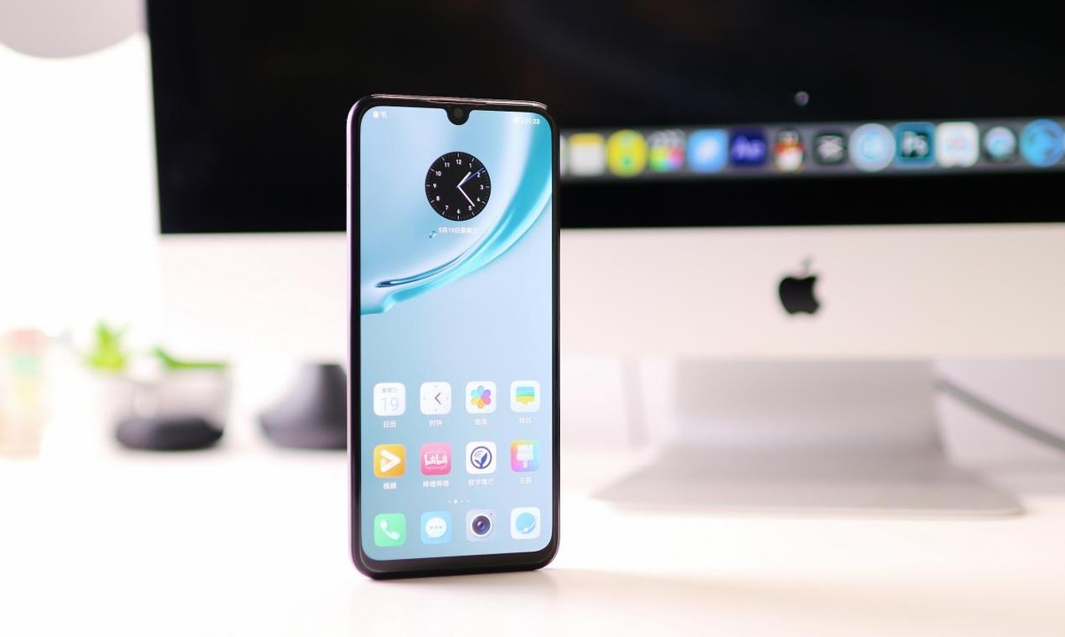 5g时代最真实的游戏体验,荣耀play5是不是5g手机