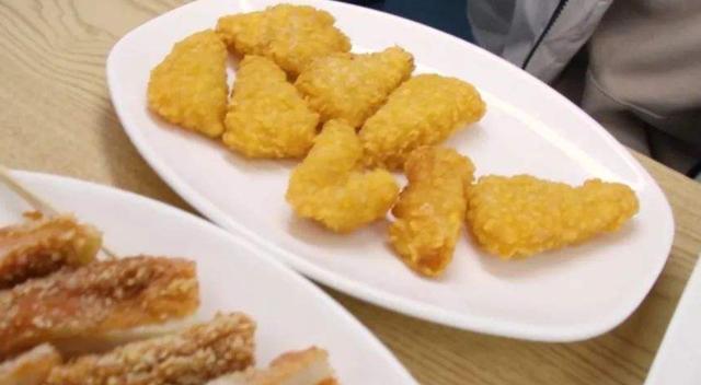 8岁女孩来大姨妈了怎么回事,8岁女童来大姨妈的危害