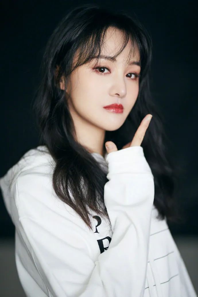 单眼皮女生眼影怎么涂好看又自然,单眼皮女生适合什么颜色的眼影