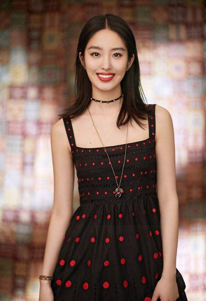 陈金飞杨采钰刘亦菲什么关系,刘亦菲陈金飞杨采钰真实关系揭秘