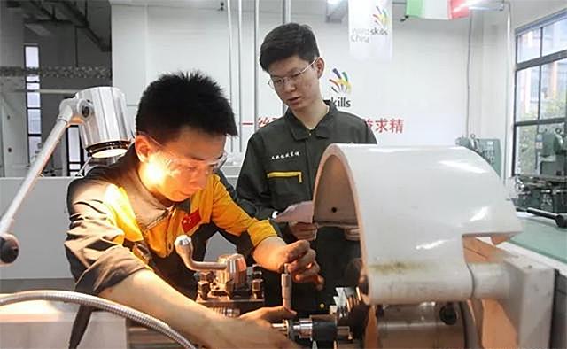 4年前，那个19岁荣获世界大赛冠军的技校生宋彪，如今怎样了？