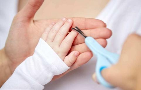 新生儿眼屎多又黄又浓稠怎么清理,七个月婴儿眼屎多鼻屎怎么回事